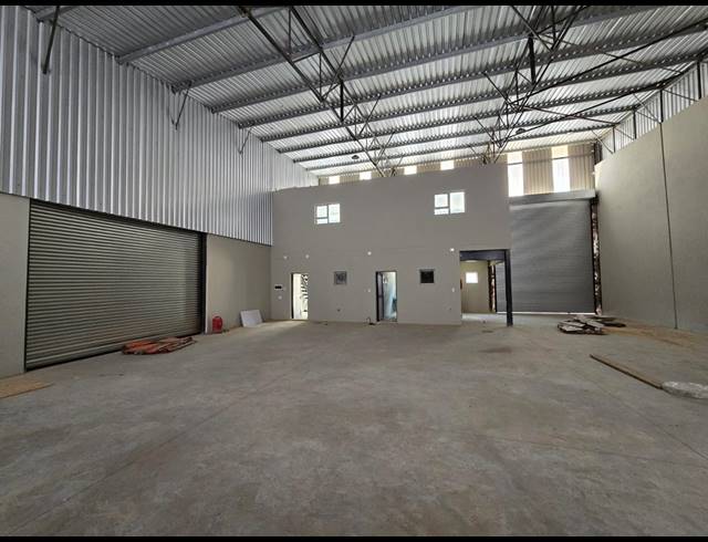 350M² WAREHOUSE TO LET IN CLEVELAND